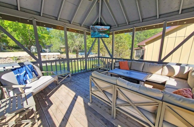 The Canal Cottage off West Lake Okoboji