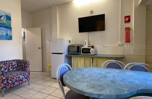 The Captain's Manor on Cook 9 - Compact, affordable and just minutes to Alma Bay