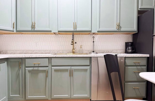 The Cardinal 808 B - KING 1BR-1BA Apt