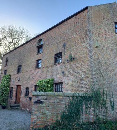The Carriage House, Bilbrough York Sleeps 24