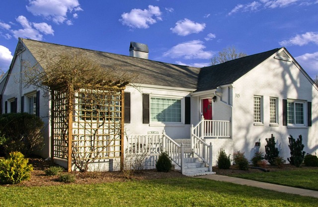 The Cary House 3BR 2BA Sleeps 6 - Heart of Downtown Cary - Eat Drink Play Shop