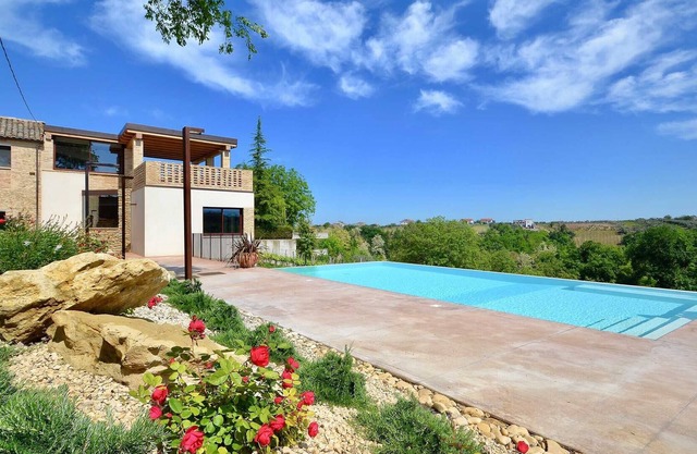 La Casa del Toro - Borgo Baccile par Vini Fantini