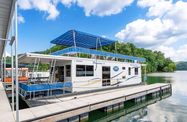 Houseboat 53' - Smallest Houseboat, 3 bedrooms, waterslide, covered rooftop lounge area