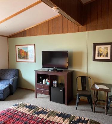 The Cedar Lodge