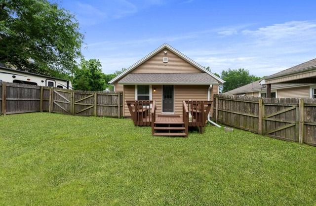 The Cedar Retreat 2BR 1BTH Free Parking Fast Wi-Fi