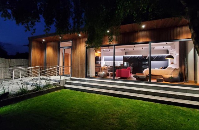 The Cedarwoods - luxury for up to 5 and your woof!