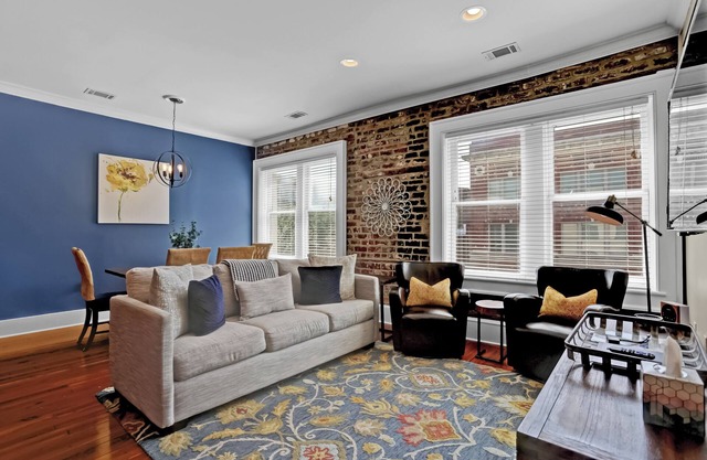 The Center of Savannah! Parking Pass Provided, Premium Access to Downtown