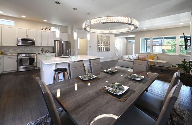 CENTRAL-PARK LUXURY 3-bedroom 2.5 bathsingle-family home, Coming June Book now!