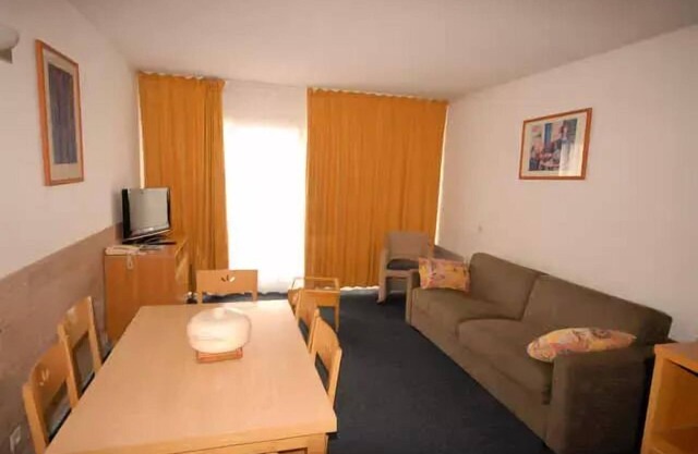 3 Pièces pour 8 Personnes