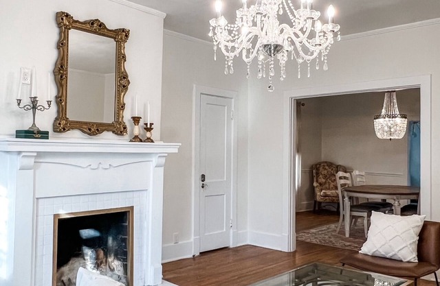 The Chandelier House of Midtown - Near It All!