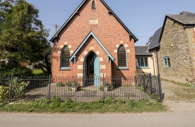 THE CHAPEL, pet friendly, character holiday cottage in Yarpole