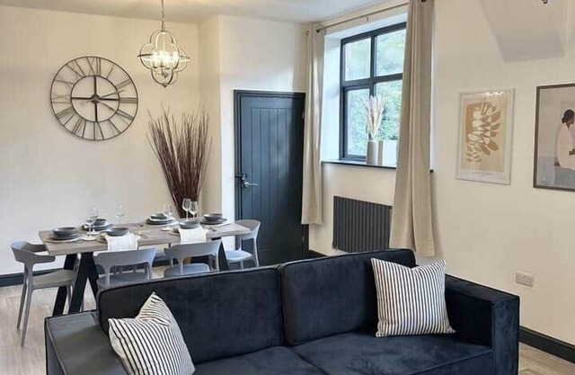 The Chatsworth | Sleeps 6 | king Size Beds