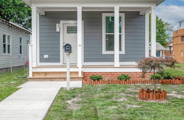 The Chesapeake Gray Historical Waterside District 20 mins to Oceanfront