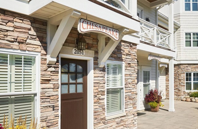"The Chesapeake" Luxury Townhome, Pool, Hot Tub, Golf Membership, Near Lake and Beaches