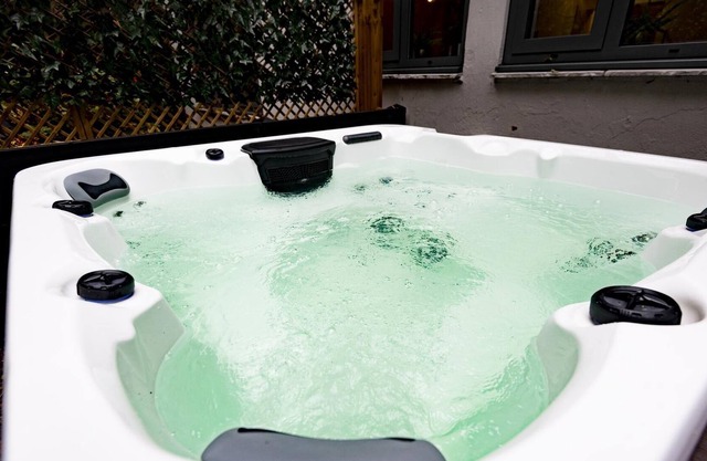 The Cheshire Gathering - Hot Tub 8 Bedrooms