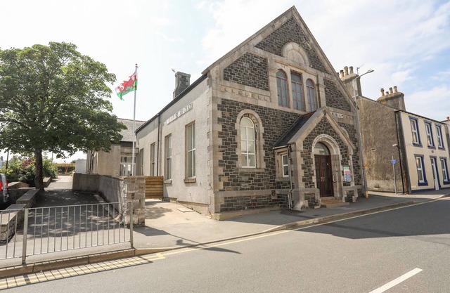 THE CHURCH, pet friendly, character holiday cottage in Holyhead