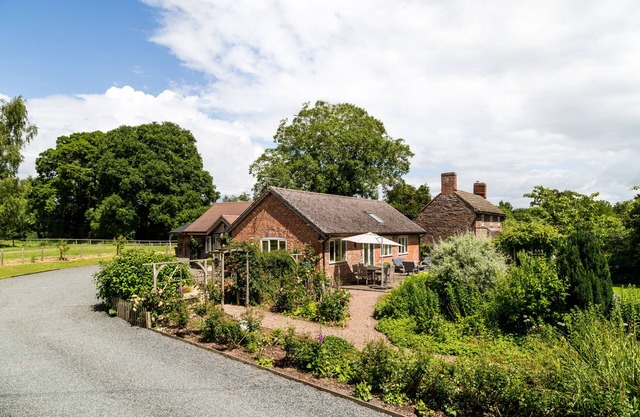 The Cider Mill 3 Double bedrooms 3 baths Sweet garden Dog friendly Great walks