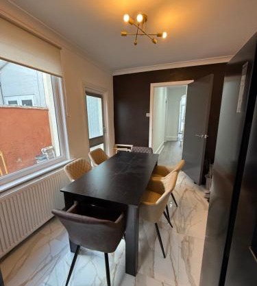 The Clare Court 6BR Luxe Retreat
