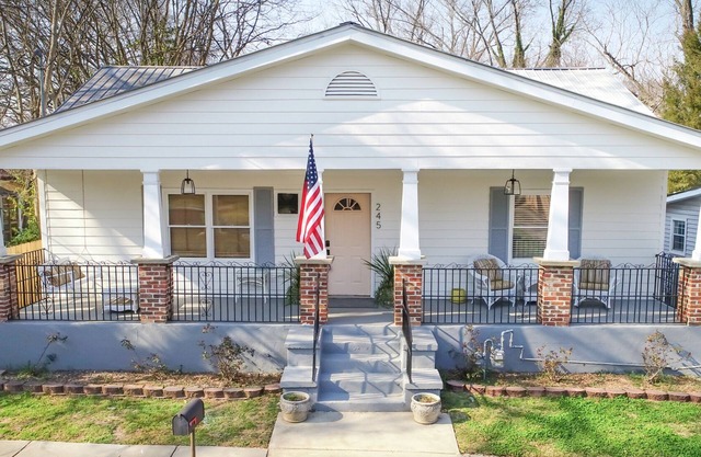 The Classic City Cottage-1 Mile from Downtown Athens!
