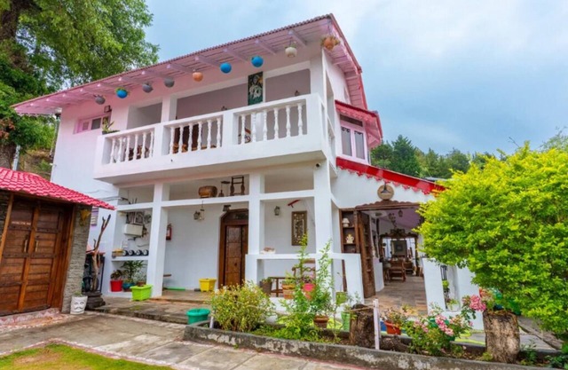 The Clay House, Mukteshwar by Ebony Stays |Cosy 4BHK Villa with Himalayan Views