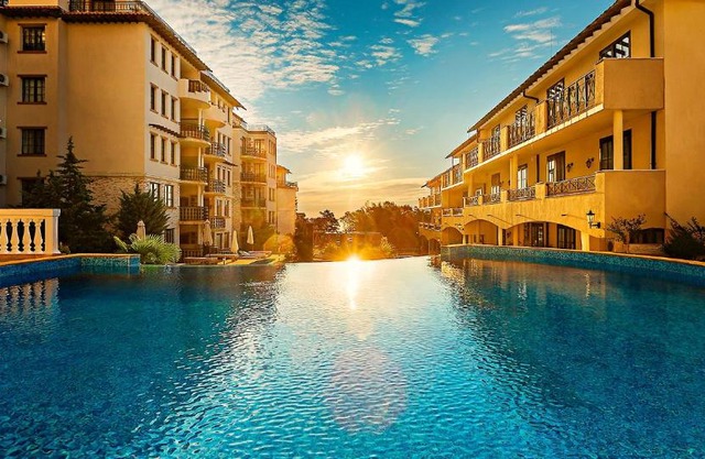 The Cliff Beach Apartments