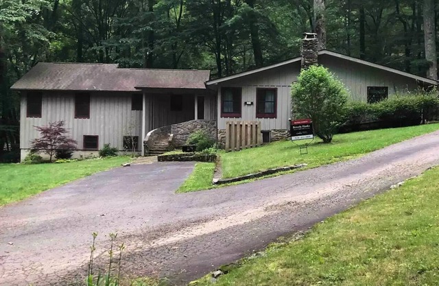 The Cloister Bungalow in Walker in the Hills