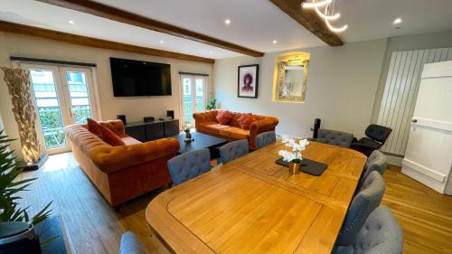 The Coach House - An exeptional 3 story house in the heart of the lanes with secure private parking