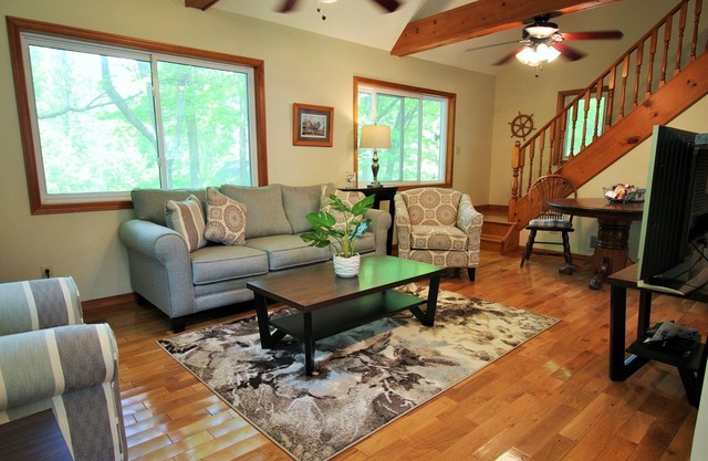 The Coach House - Nature at its best. Private Beach Access, Creek, Sleeps 4