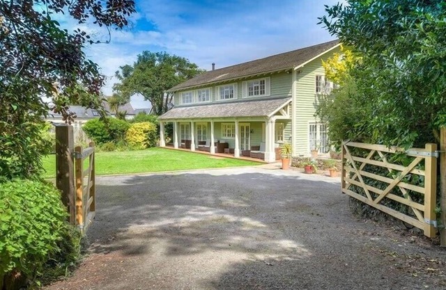 THE COACH HOUSE, pet friendly, character holiday cottage in Abersoch