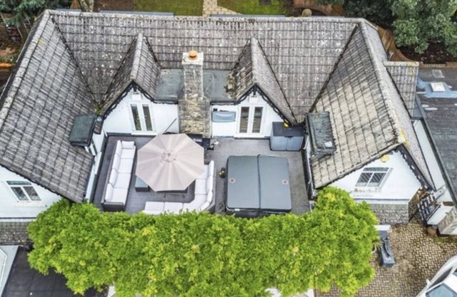 The Coach House with private hot tub and sauna