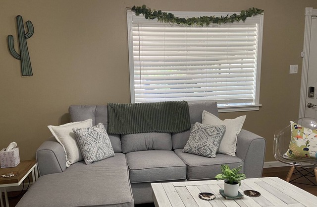 The Concho Cottage - 8 mins to Downtown & pet friendly!
