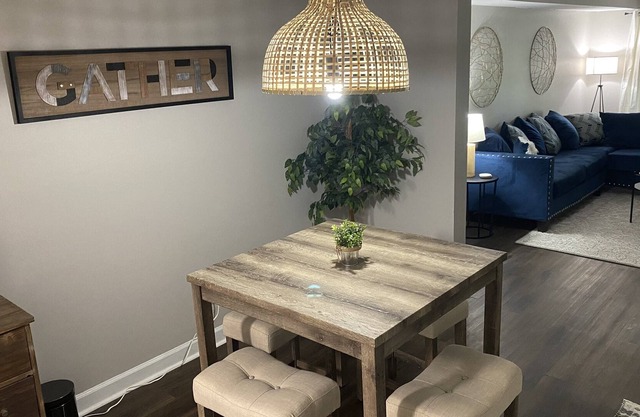 The Condo at Appleby…1 mile to stadium & downtown