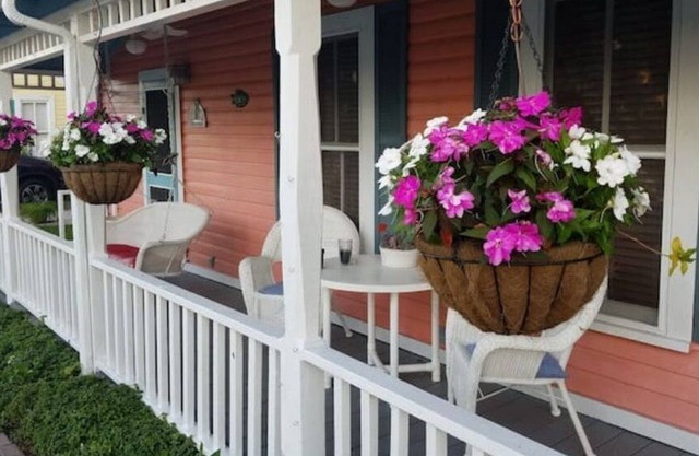 The Coral House private apt 5 min to beach
