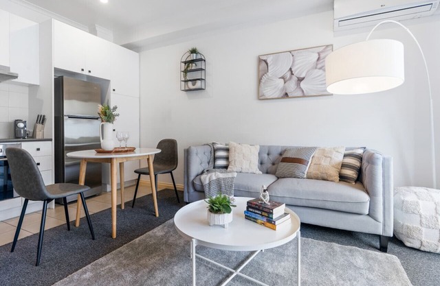 Cozy 1 bedder in St Kilda with Balcony