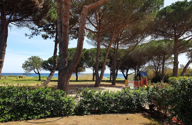 La Costa verde les pieds dans l'eau, jardin et front de plage