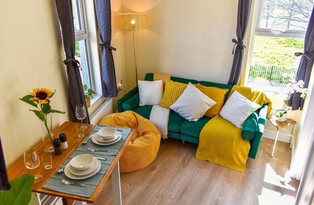 The Cosy Corner Flat: Canning Town