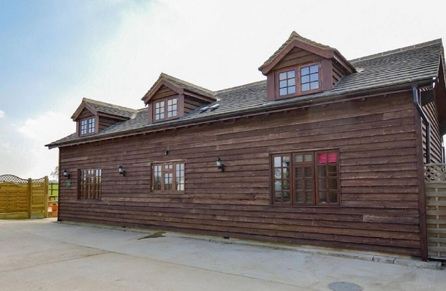 The Cotswold Manor Byre, bain à remous exclusif, grange pour les jeux / événements, 70 acres de parc