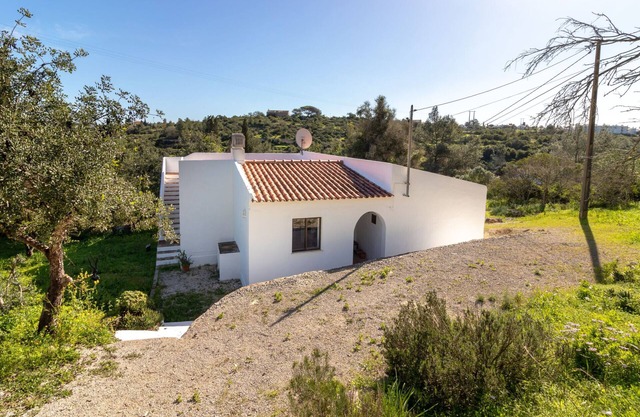 The Cottage - 2 Bed Villa 10 Minutes Walk to town