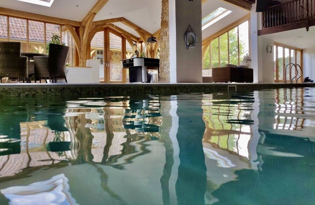 Cottage with Indoor Pool - great location for exploring