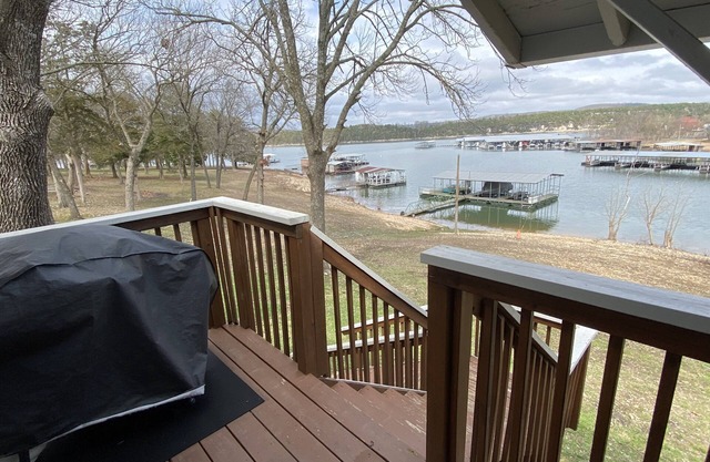 The Cottage At Hideaway- Lakefront Home