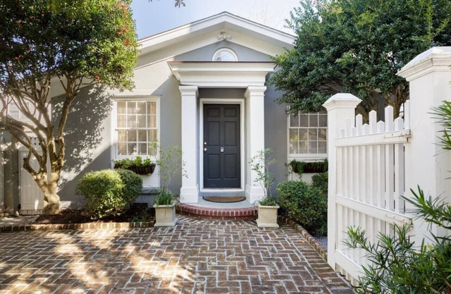 Cottage Cour de Cannonborough. 1BlockToKing + Private + Parking. AtStPhilipSquare