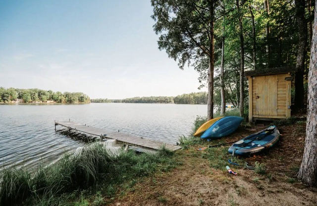 Cozy Beachfront for Swimming & Boating at the Cottage Getaway!