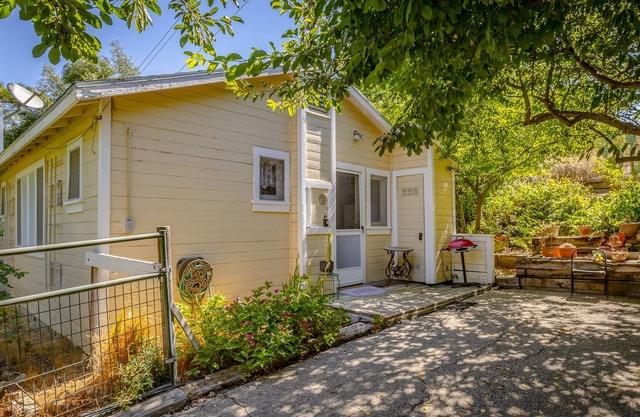 The Cottage Guest House | Cottage in Paso Robles near wineries