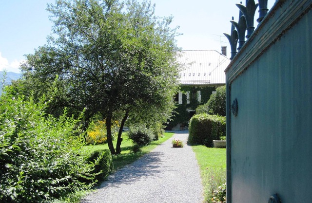 Gite des Sources D'arvey (grand jardin et spa privé)