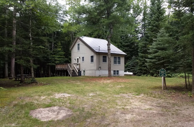 Le chalet sur Pine Ln @ Hemlock Hills sur Mill Pond, près de Sunken Lake avec 2 kayaks