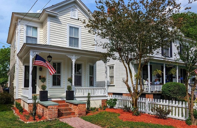 The Cottage on West 2nd w/ Hot tub and Firepit