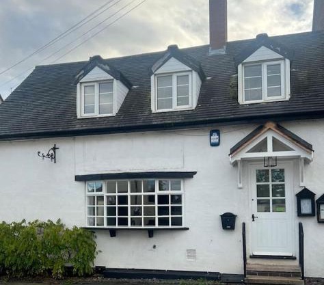The Cottage, with Superking bed & private patio
