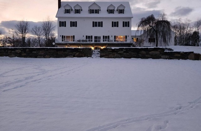The Country Home - 166 acre estate, Ski, VAST