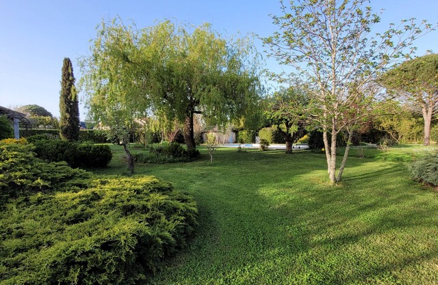 La campagne en centre ville, piscine, grand jardin, calme