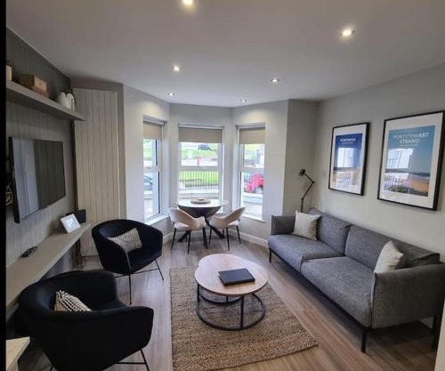 The Cove Apartment, Portstewart near Prom, Parking